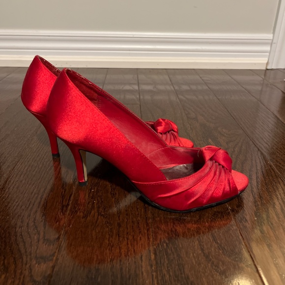Red aldo heels - Picture 2 of 2